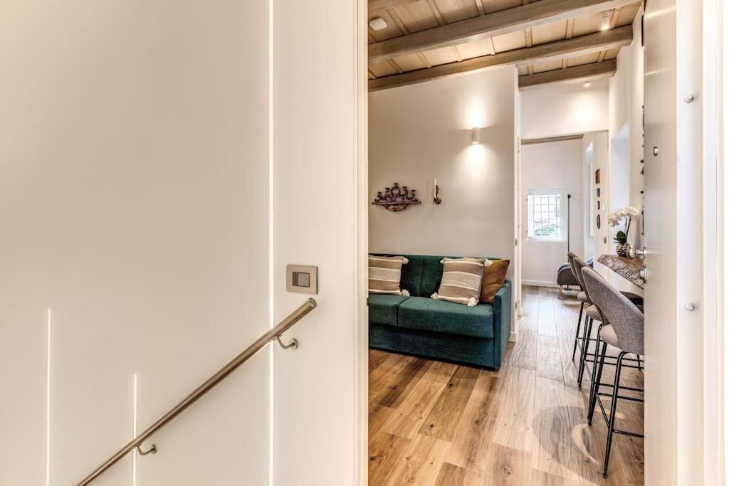Piazza Dei Renzi Trastevere Building 4 Bedroom With Terrace * Rome