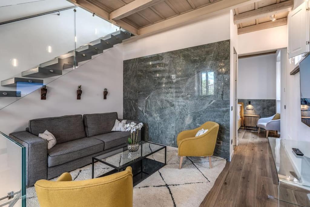 Piazza Dei Renzi Trastevere Building 4 Bedroom With Terrace * Rome