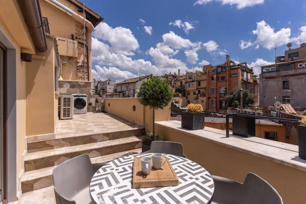 Piazza Dei Renzi Trastevere Building 4 Bedroom With Terrace Apartment *