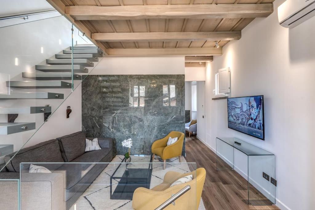 Piazza Dei Renzi Trastevere Building 4 Bedroom With Terrace * Rome