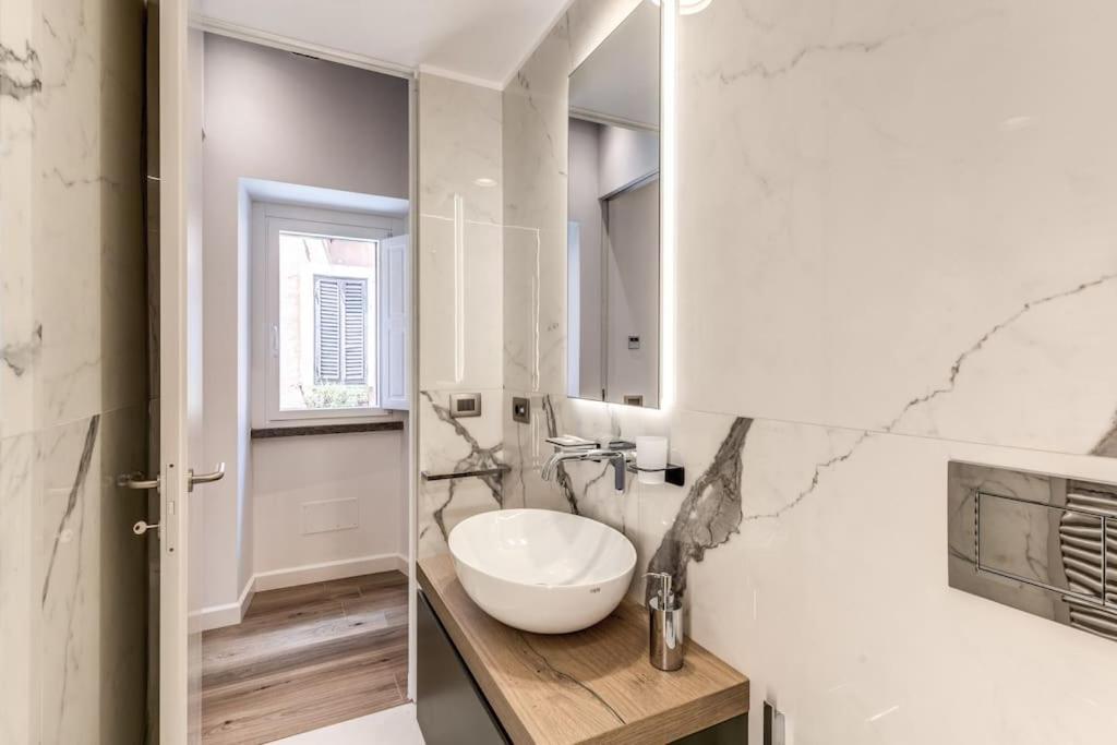 Piazza Dei Renzi Trastevere Building 4 Bedroom With Terrace * Rome