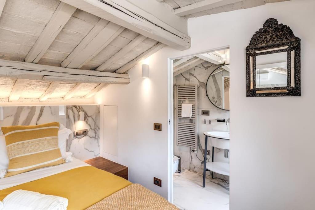 Piazza Dei Renzi Trastevere Building 4 Bedroom With Terrace Apartment *