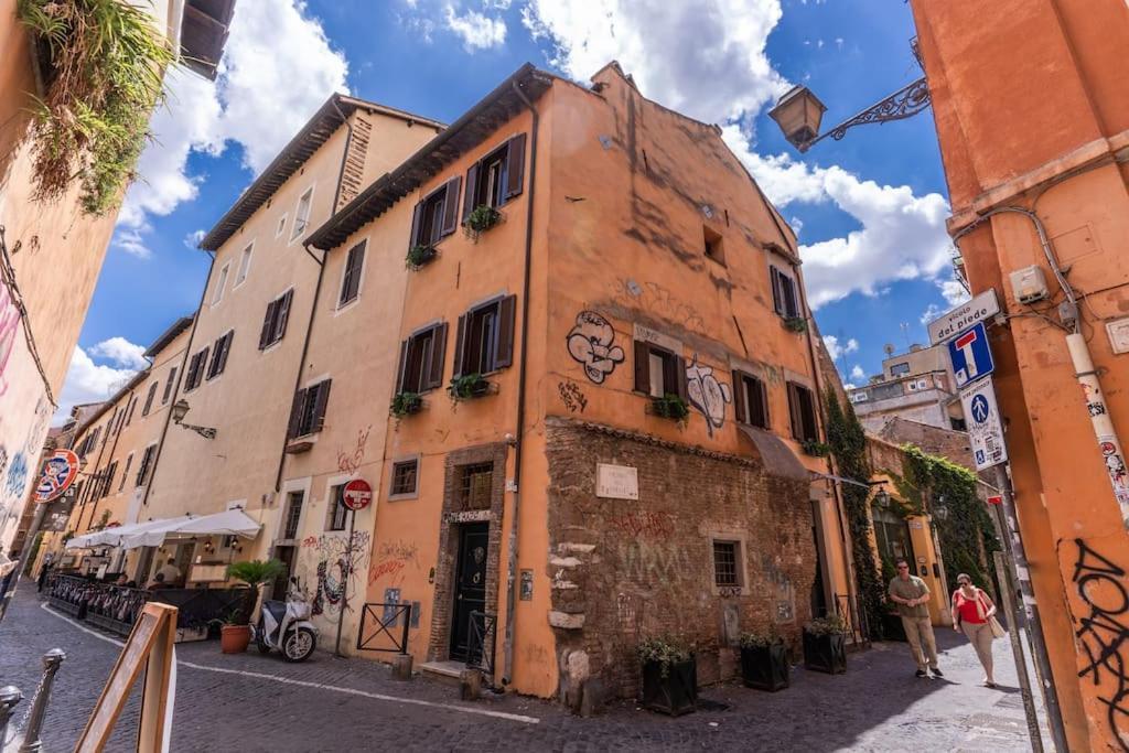 Piazza Dei Renzi Trastevere Building 4 Bedroom With Terrace * Rome