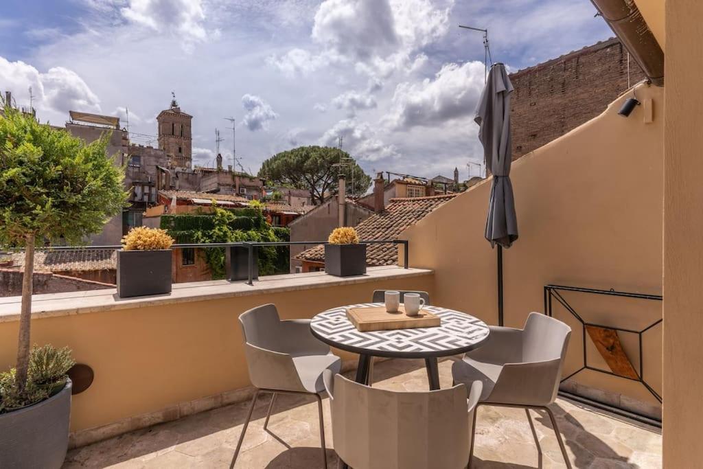 Piazza Dei Renzi Trastevere Building 4 Bedroom With Terrace Rome