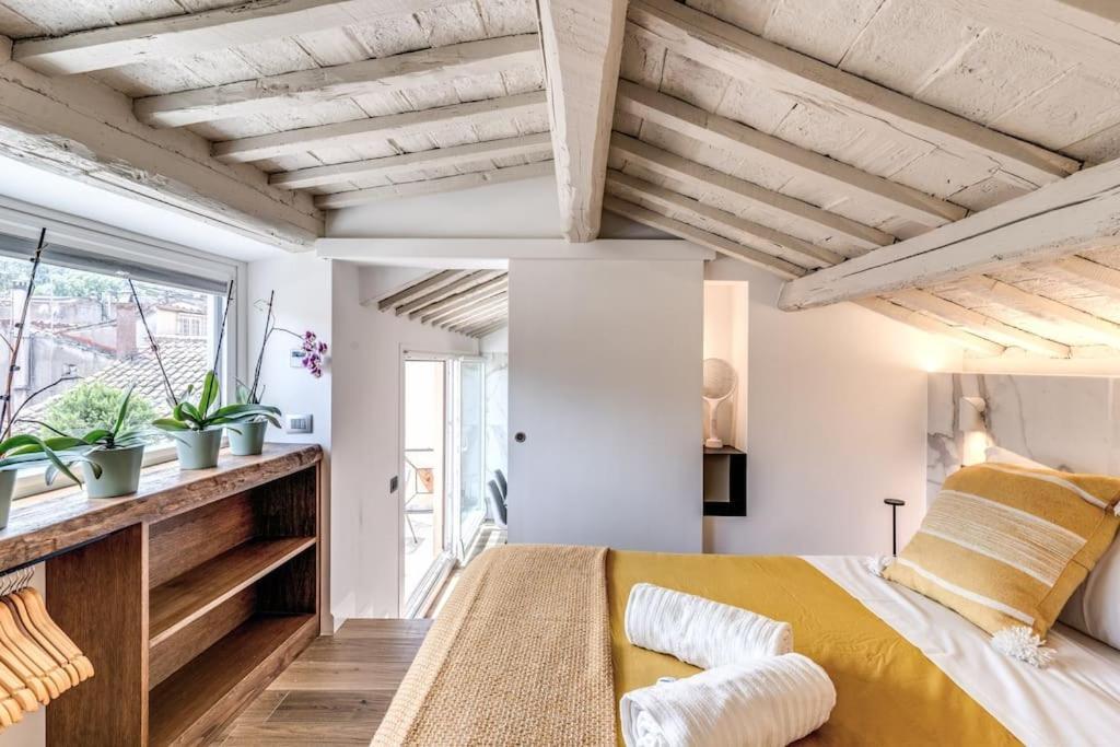 Piazza Dei Renzi Trastevere Building 4 Bedroom With Terrace * Rome