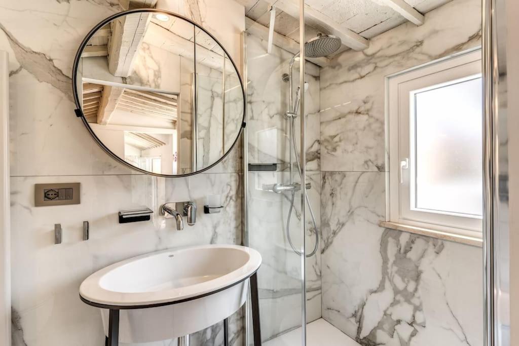 Piazza Dei Renzi Trastevere Building 4 Bedroom With Terrace Rome