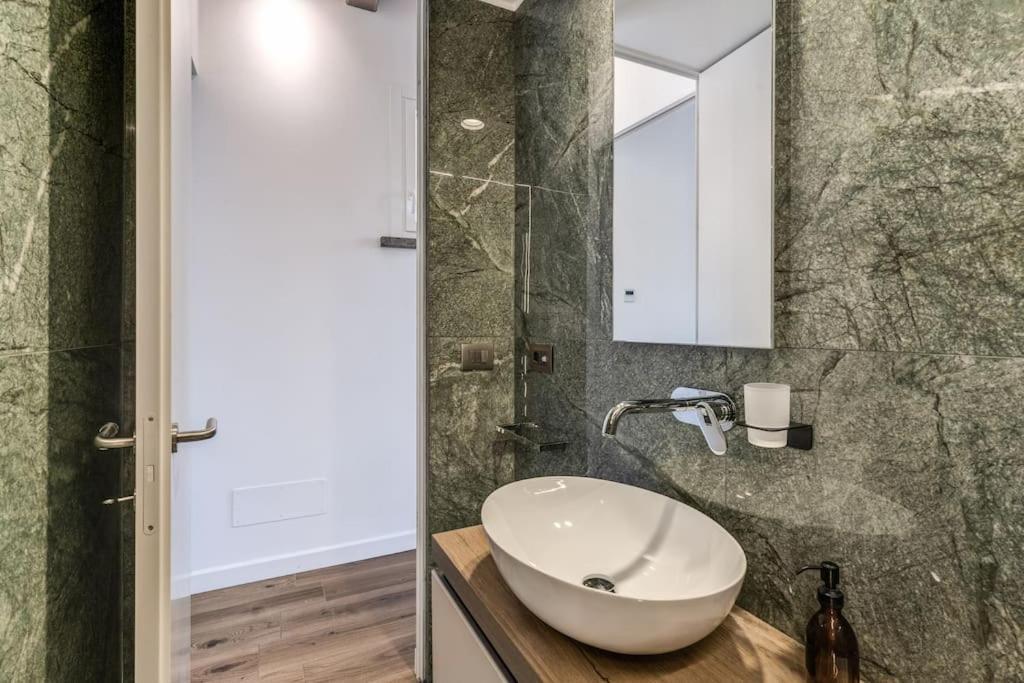 Piazza Dei Renzi Trastevere Building 4 Bedroom With Terrace *